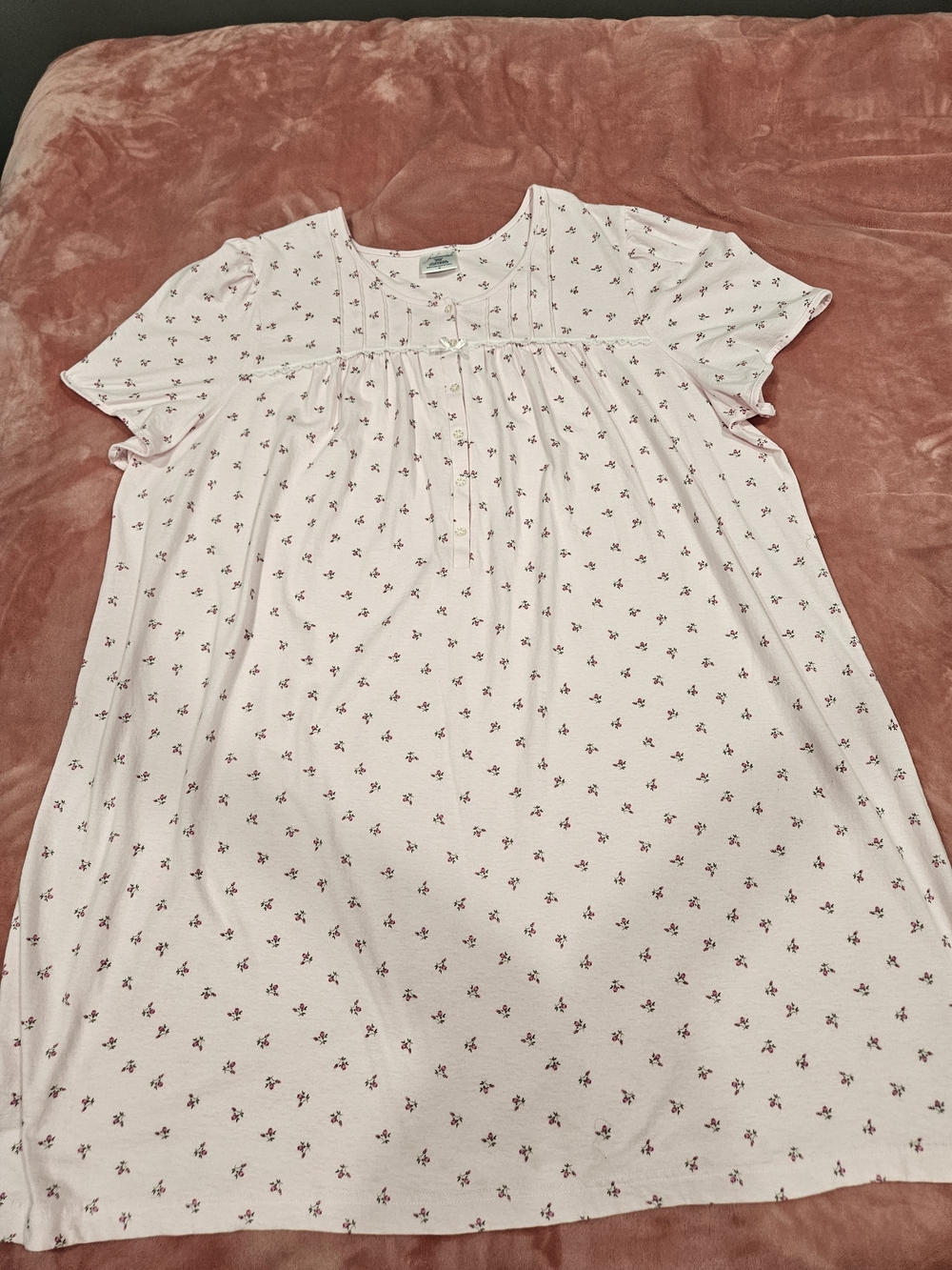 Soft Pink Floral Short-Sleeve Nightgown - Women's Cozy Sleep Dress